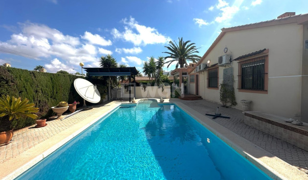 Resale - Villa - Cabo Roig - Costa Blanca
