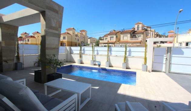 Resale - Villa - Villamartin - El Galan