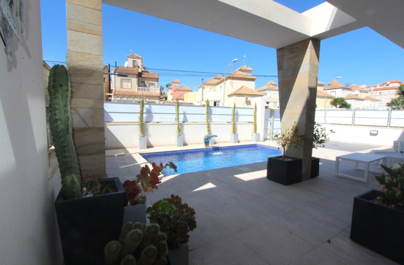 Resale - Villa - Villamartin - El Galan