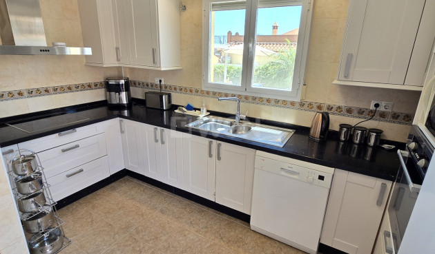 Odsprzedaż - Villa - Alcaucín - Inland