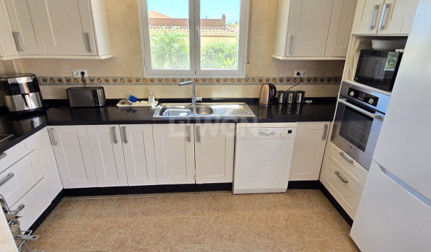 Odsprzedaż - Villa - Alcaucín - Inland