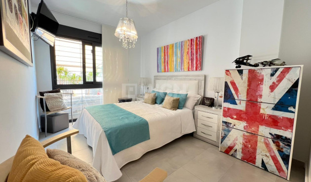 Resale - Bungalow - Pilar de la Horadada - Torre De La Horadada