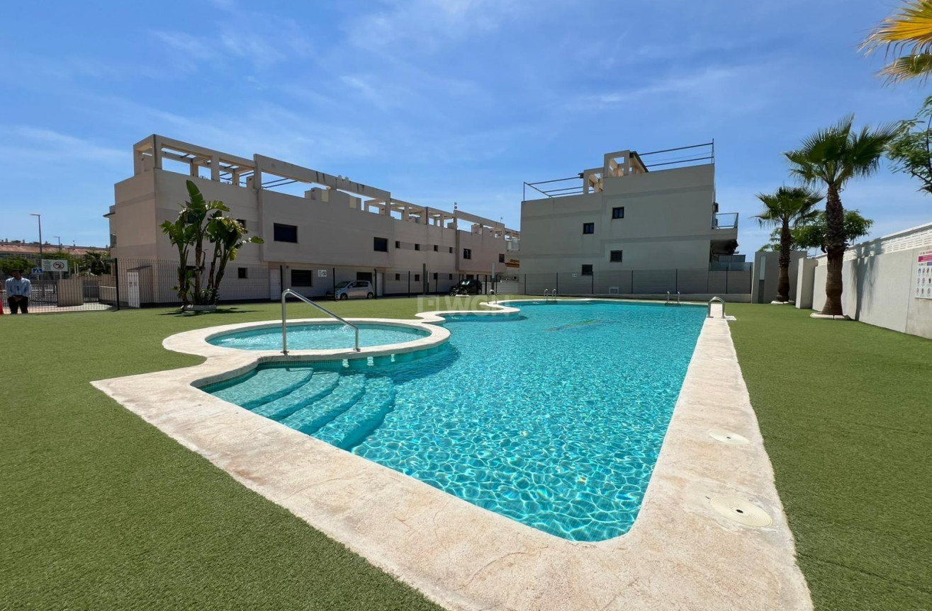 Resale - Bungalow - Pilar de la Horadada - Torre De La Horadada
