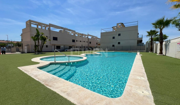 Resale - Bungalow - Pilar de la Horadada - Torre De La Horadada