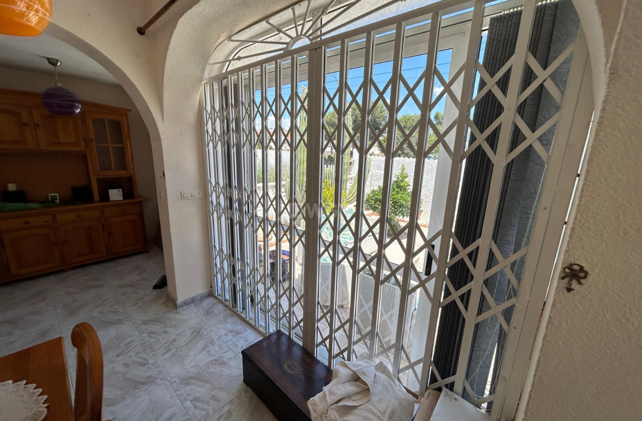 Odsprzedaż - Kamienica - Torrevieja - Costa Blanca