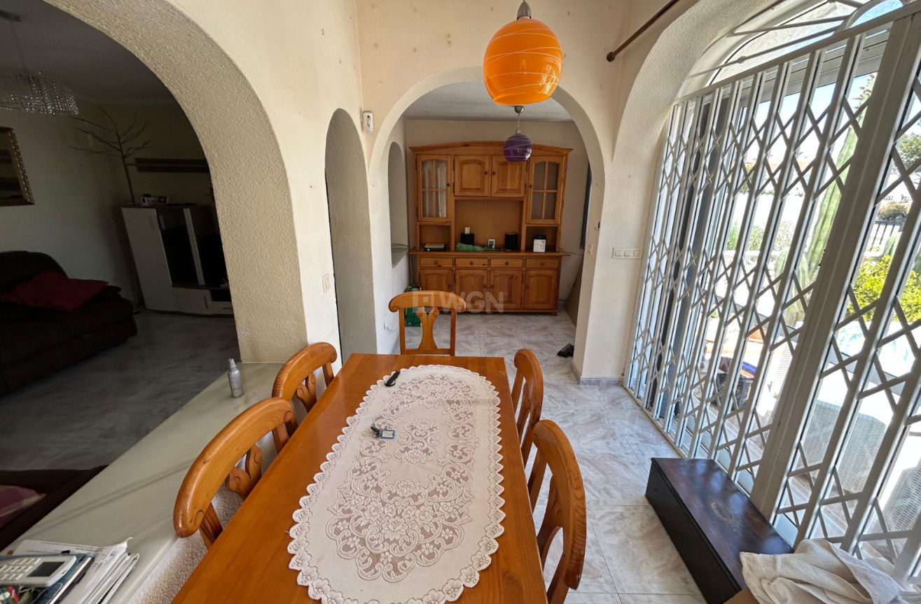 Odsprzedaż - Kamienica - Torrevieja - Costa Blanca