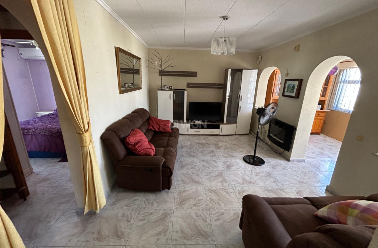 Odsprzedaż - Kamienica - Torrevieja - Costa Blanca