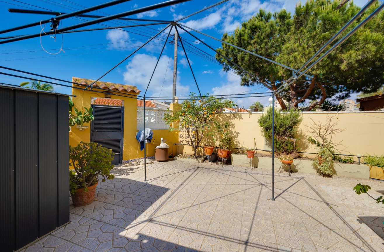 Resale - Villa - Torrevieja - aguas nuevas