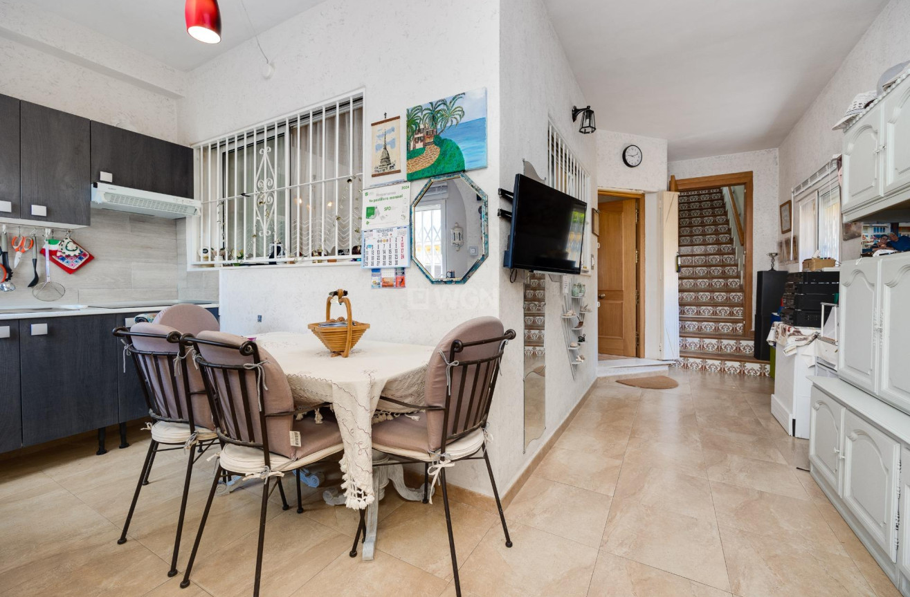 Resale - Villa - Torrevieja - aguas nuevas