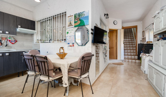 Resale - Villa - Torrevieja - aguas nuevas