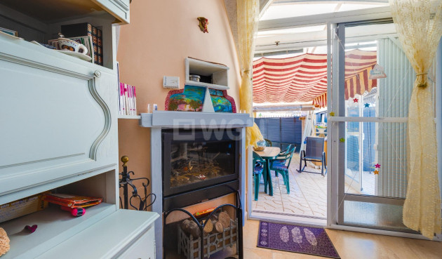 Resale - Villa - Torrevieja - aguas nuevas