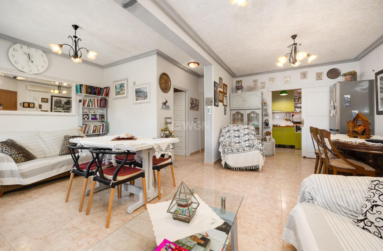 Resale - Villa - Torrevieja - aguas nuevas