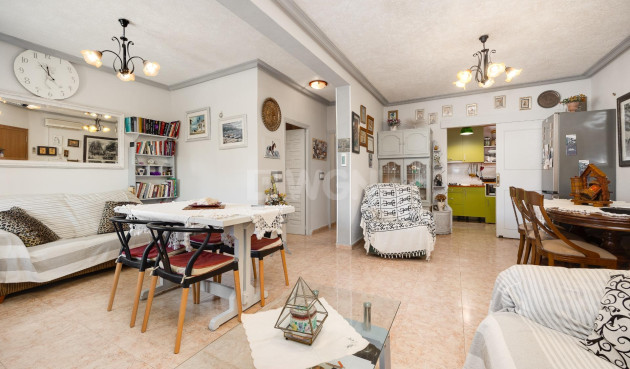 Resale - Villa - Torrevieja - aguas nuevas