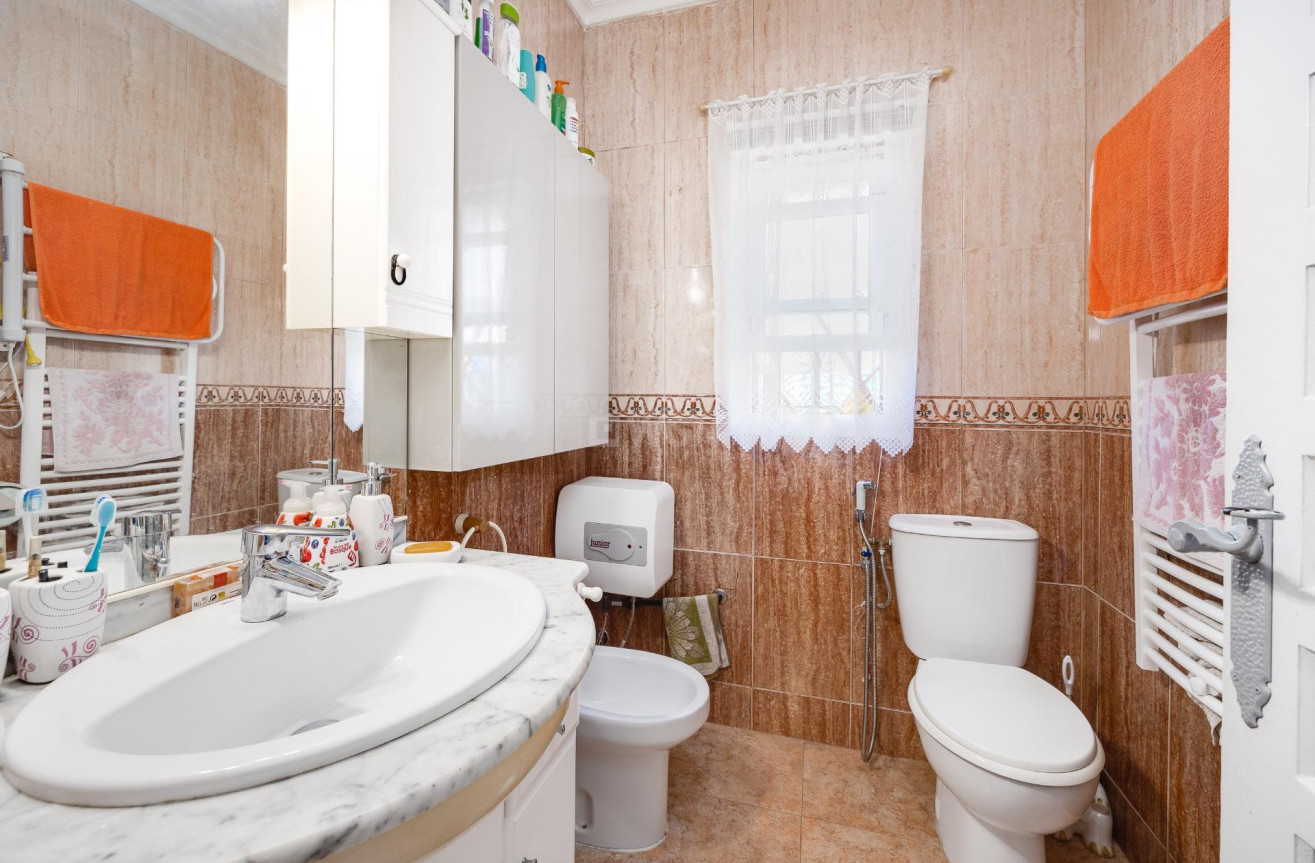 Resale - Villa - Torrevieja - aguas nuevas