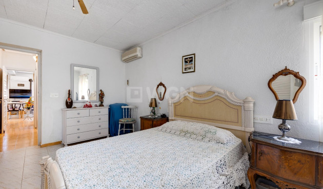 Resale - Villa - Torrevieja - aguas nuevas