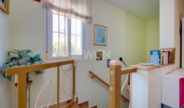 Resale - Villa - Torrevieja - aguas nuevas