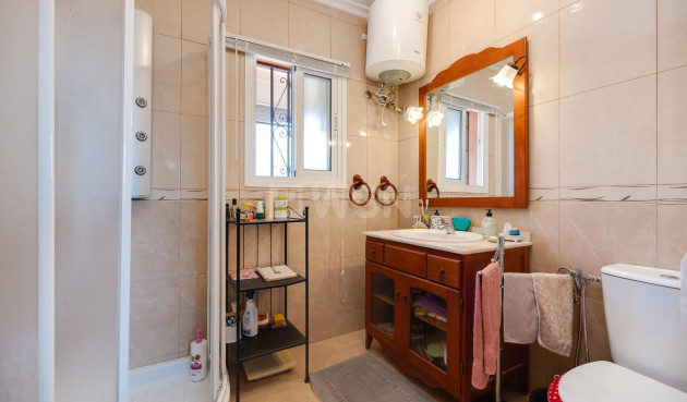 Resale - Villa - Torrevieja - aguas nuevas