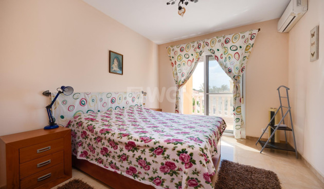 Resale - Villa - Torrevieja - aguas nuevas