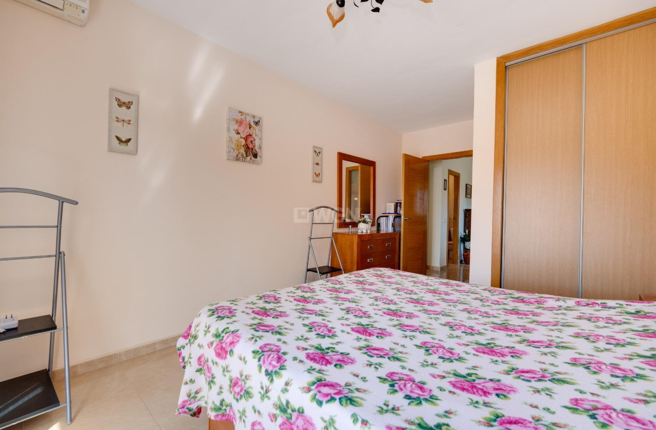 Resale - Villa - Torrevieja - aguas nuevas