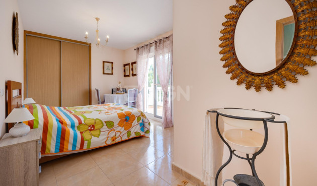 Resale - Villa - Torrevieja - aguas nuevas