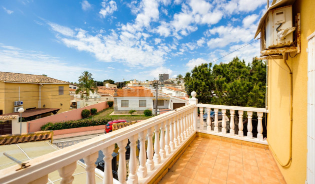 Resale - Villa - Torrevieja - aguas nuevas