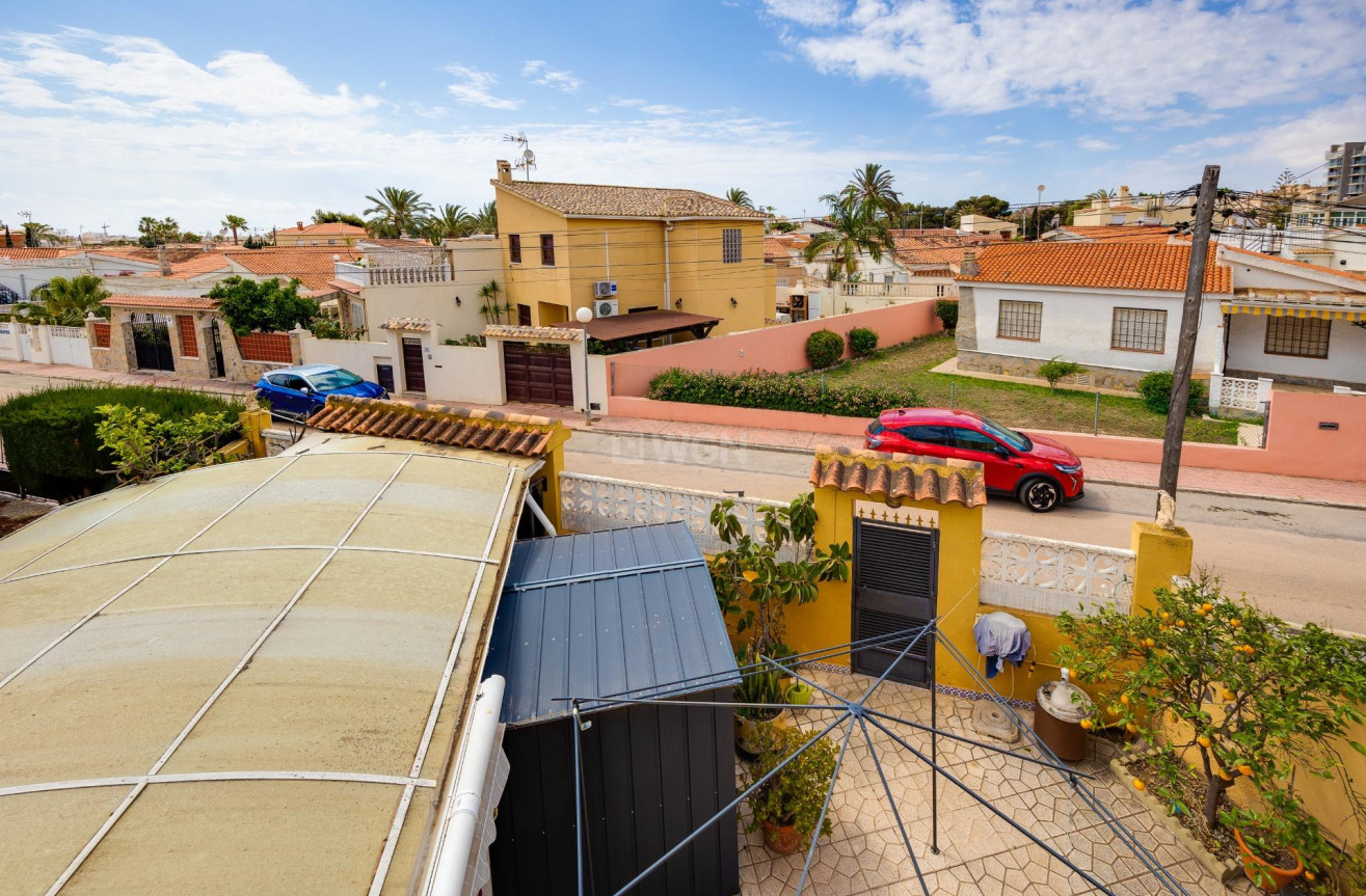 Resale - Villa - Torrevieja - aguas nuevas