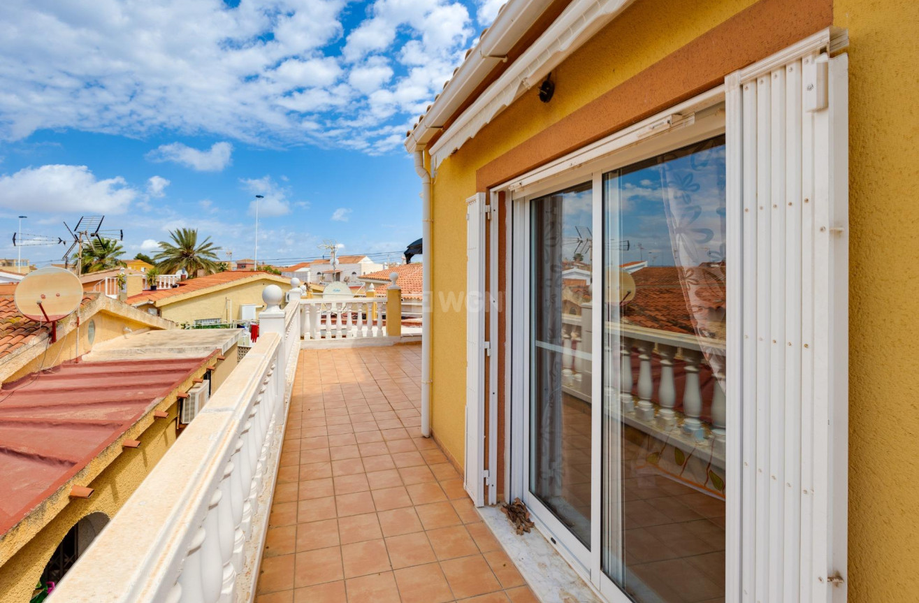 Resale - Villa - Torrevieja - aguas nuevas