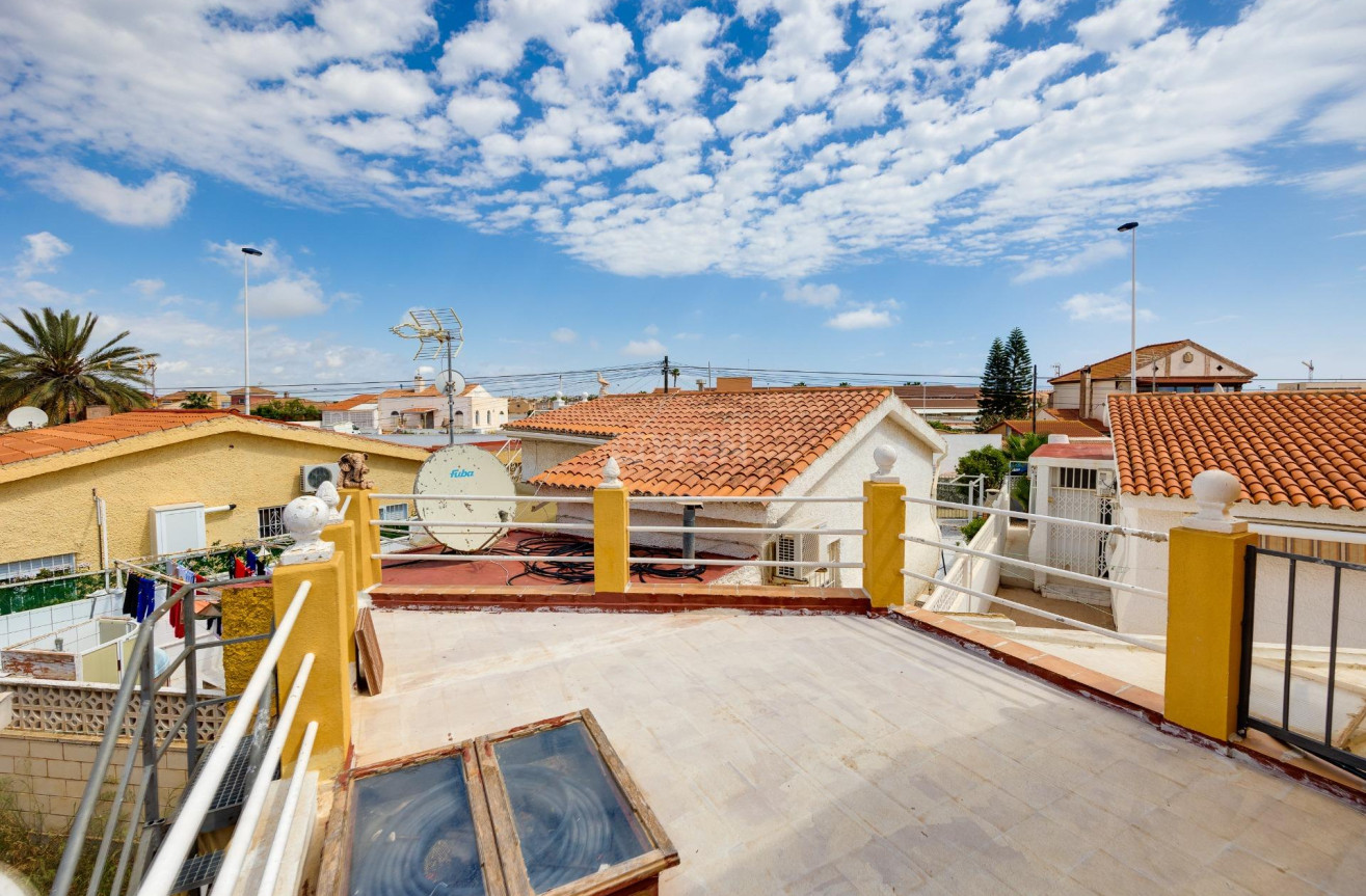 Resale - Villa - Torrevieja - aguas nuevas