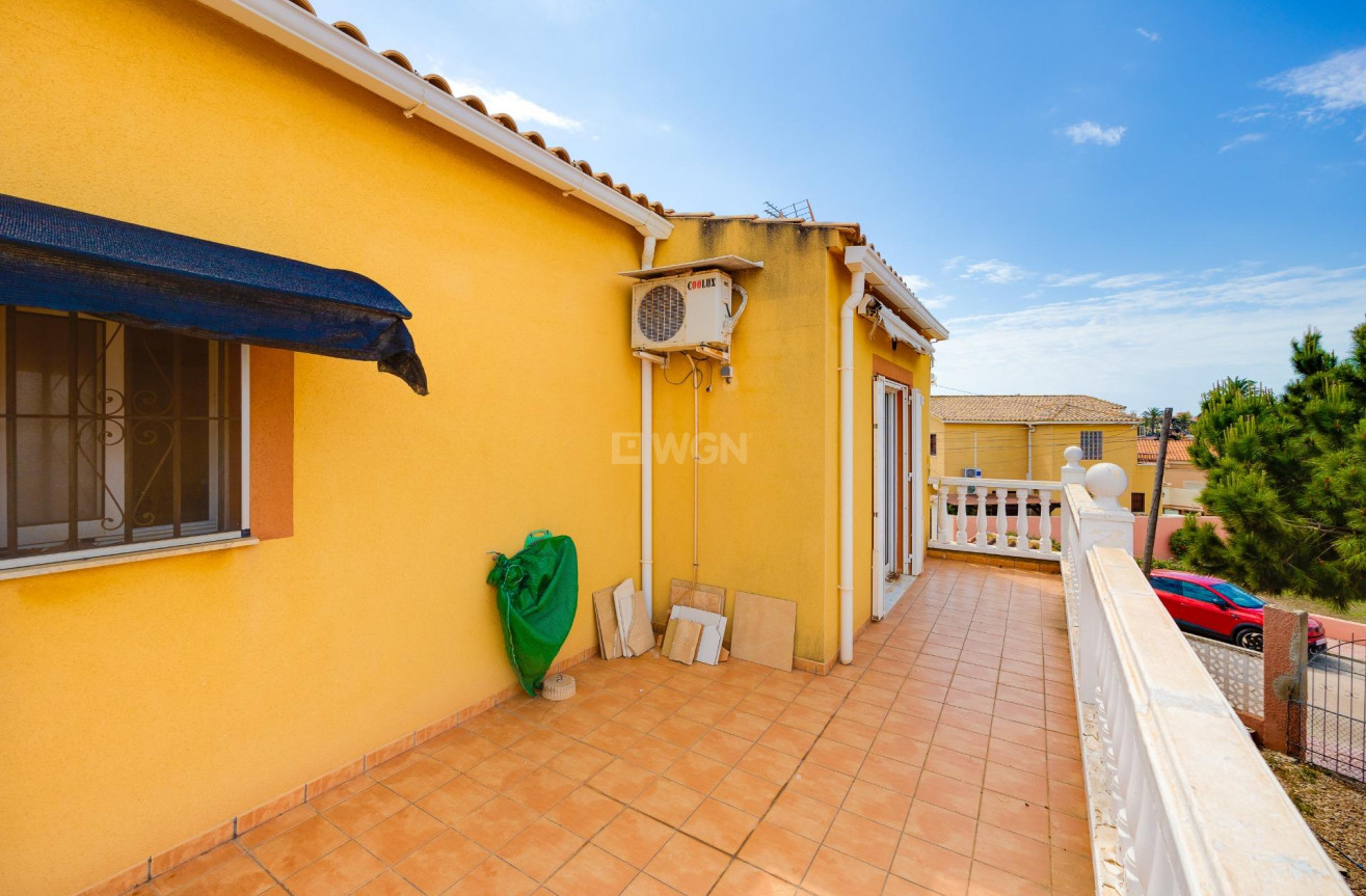 Resale - Villa - Torrevieja - aguas nuevas