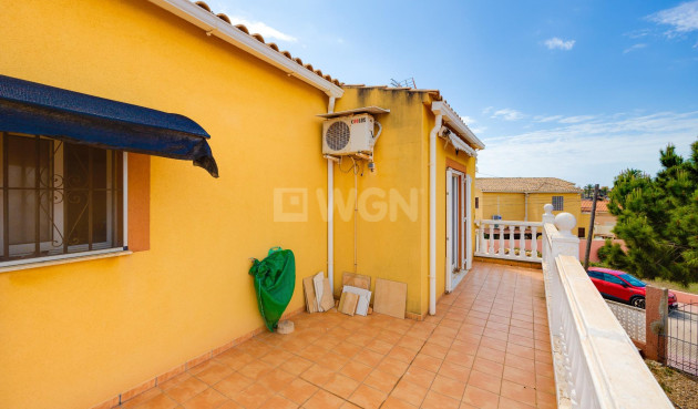 Resale - Villa - Torrevieja - aguas nuevas
