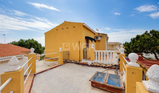 Resale - Villa - Torrevieja - aguas nuevas