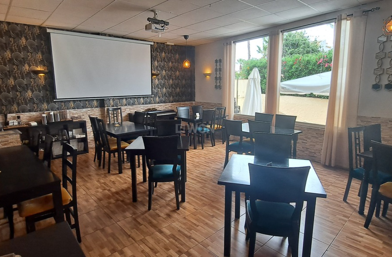 Resale - Commercial - Villamartin - Costa Blanca