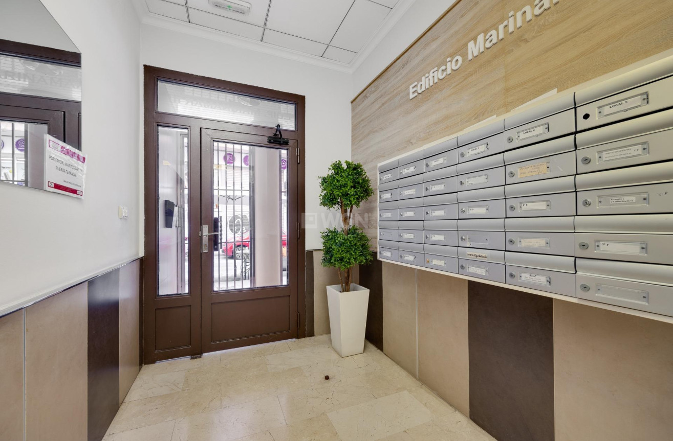 Odsprzedaż - Mieszkanie w bloku - Torrevieja - Estacion De Autobuses