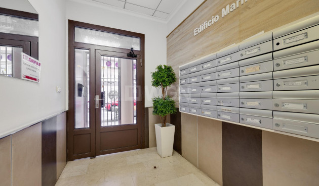 Odsprzedaż - Mieszkanie w bloku - Torrevieja - Estacion De Autobuses