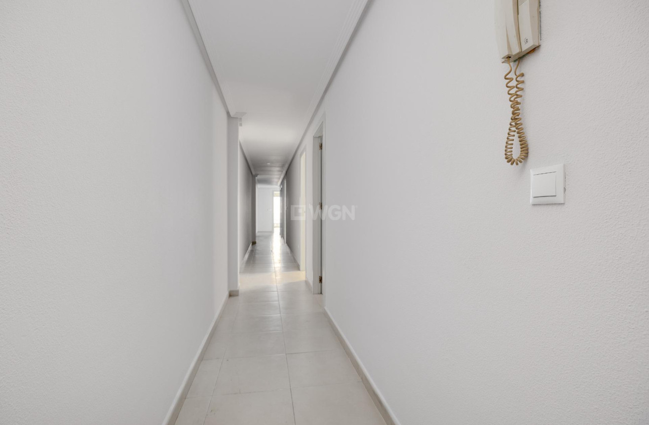 Odsprzedaż - Mieszkanie w bloku - Torrevieja - Estacion De Autobuses