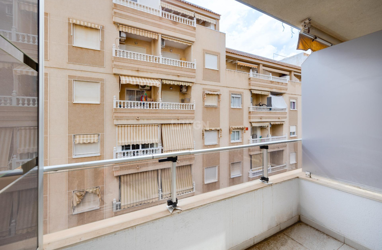 Odsprzedaż - Mieszkanie w bloku - Torrevieja - Estacion De Autobuses