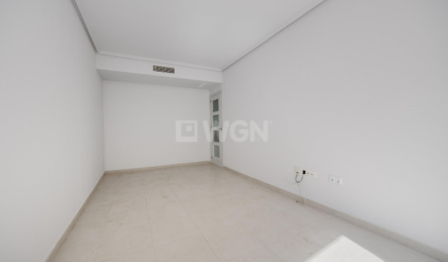 Odsprzedaż - Mieszkanie w bloku - Torrevieja - Estacion De Autobuses