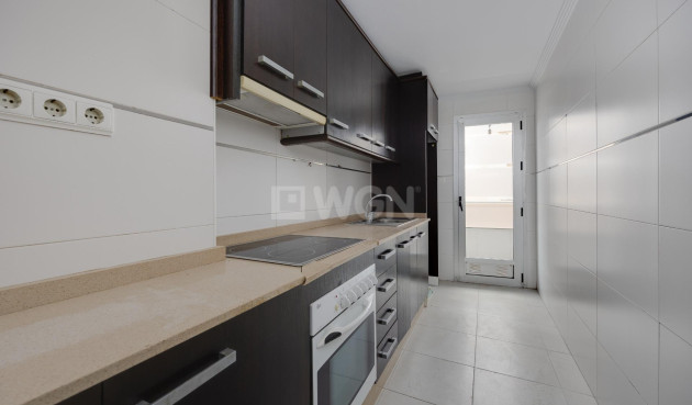 Odsprzedaż - Mieszkanie w bloku - Torrevieja - Estacion De Autobuses