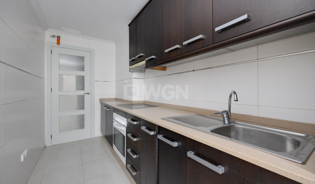 Odsprzedaż - Mieszkanie w bloku - Torrevieja - Estacion De Autobuses