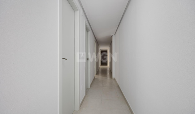 Odsprzedaż - Mieszkanie w bloku - Torrevieja - Estacion De Autobuses