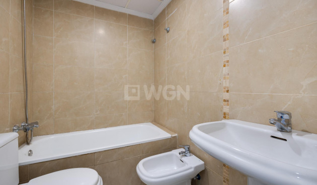 Odsprzedaż - Mieszkanie w bloku - Torrevieja - Estacion De Autobuses