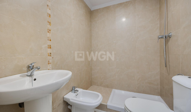 Odsprzedaż - Mieszkanie w bloku - Torrevieja - Estacion De Autobuses