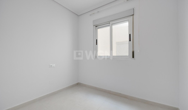 Odsprzedaż - Mieszkanie w bloku - Torrevieja - Estacion De Autobuses