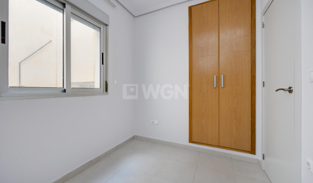 Odsprzedaż - Mieszkanie w bloku - Torrevieja - Estacion De Autobuses