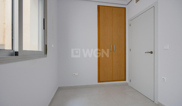 Odsprzedaż - Mieszkanie w bloku - Torrevieja - Estacion De Autobuses