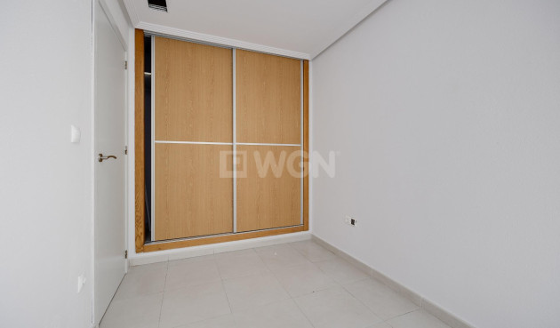 Odsprzedaż - Mieszkanie w bloku - Torrevieja - Estacion De Autobuses