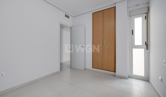 Odsprzedaż - Mieszkanie w bloku - Torrevieja - Estacion De Autobuses