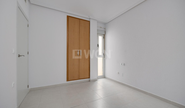 Odsprzedaż - Mieszkanie w bloku - Torrevieja - Estacion De Autobuses