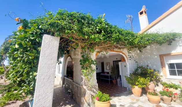 Odsprzedaż - Villa - La Marina - Costa Blanca