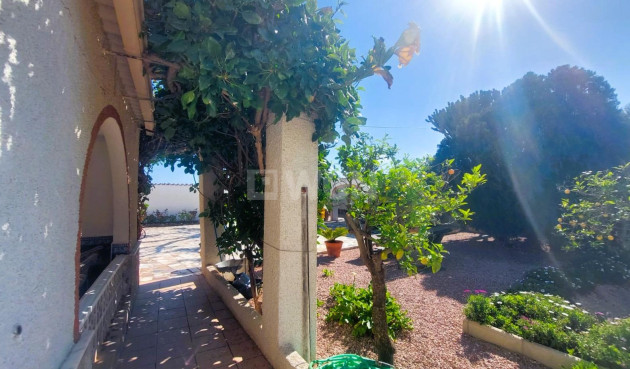 Odsprzedaż - Villa - La Marina - Costa Blanca